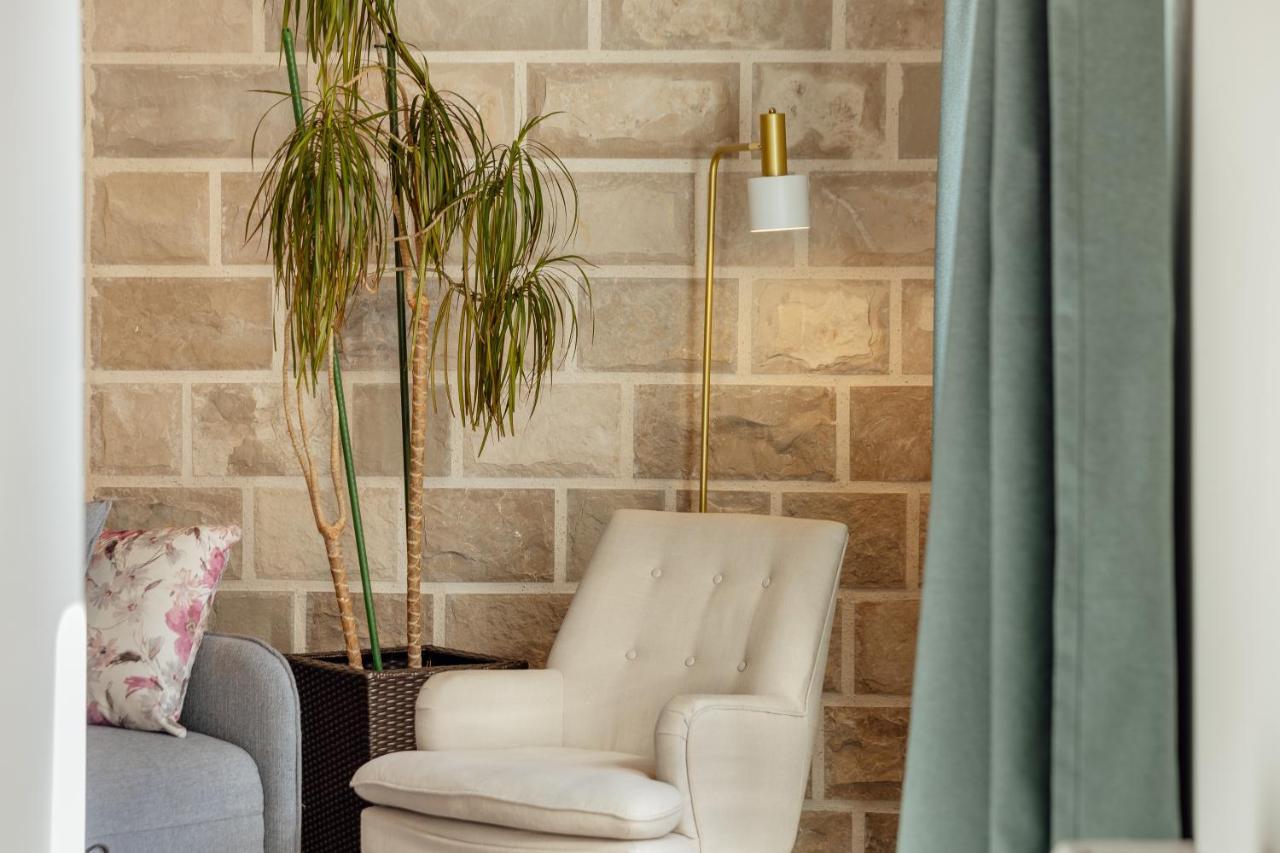Stylish Mini-House With Garden & Beach Биела Экстерьер фото