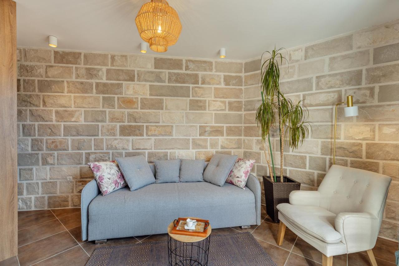 Stylish Mini-House With Garden & Beach Биела Экстерьер фото