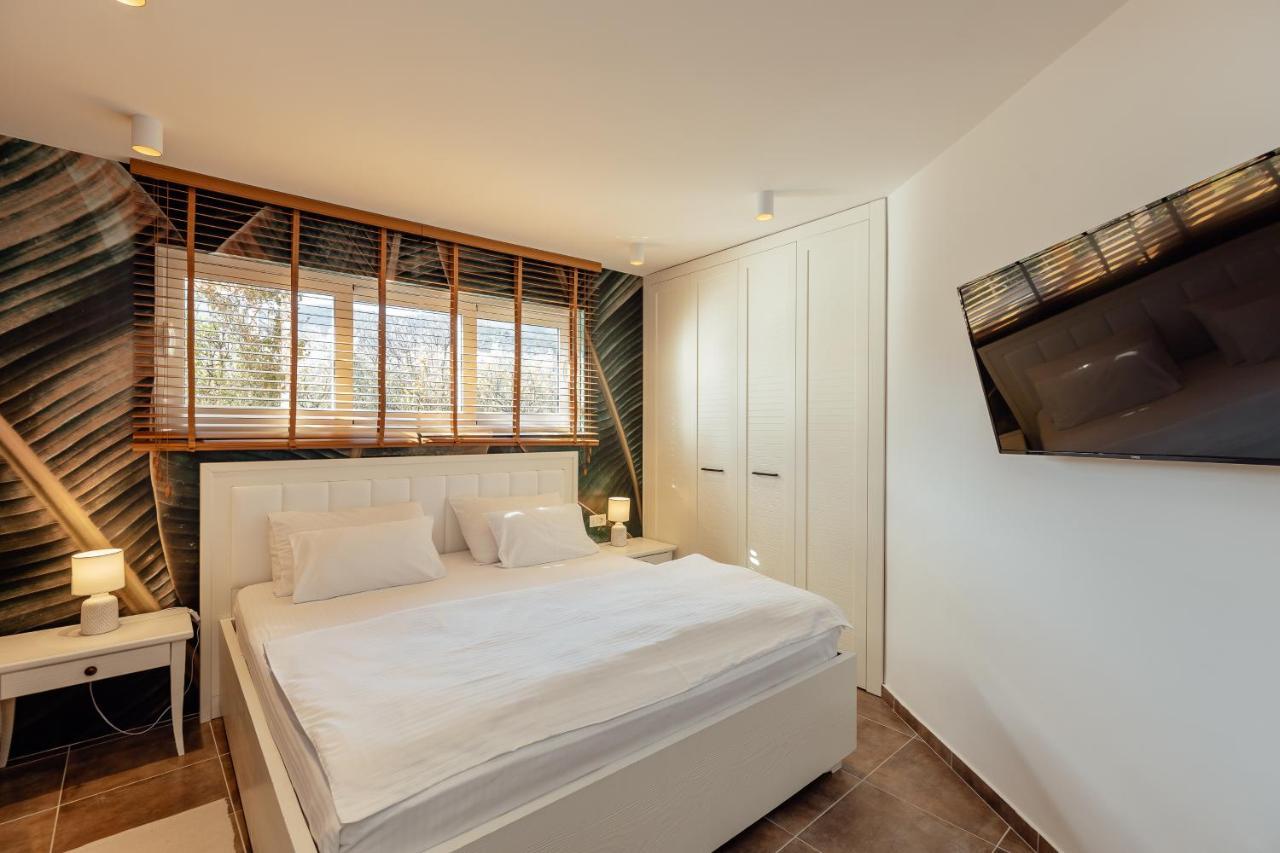 Stylish Mini-House With Garden & Beach Биела Экстерьер фото