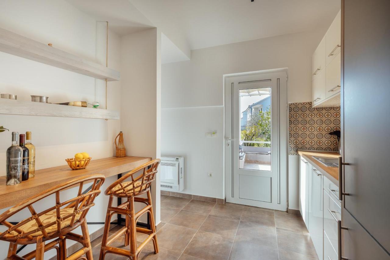 Stylish Mini-House With Garden & Beach Биела Экстерьер фото