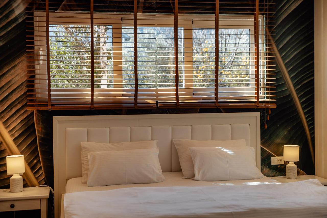 Stylish Mini-House With Garden & Beach Биела Экстерьер фото