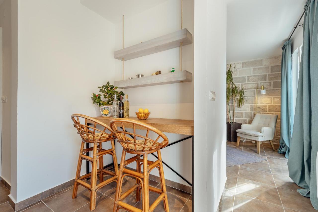 Stylish Mini-House With Garden & Beach Биела Экстерьер фото