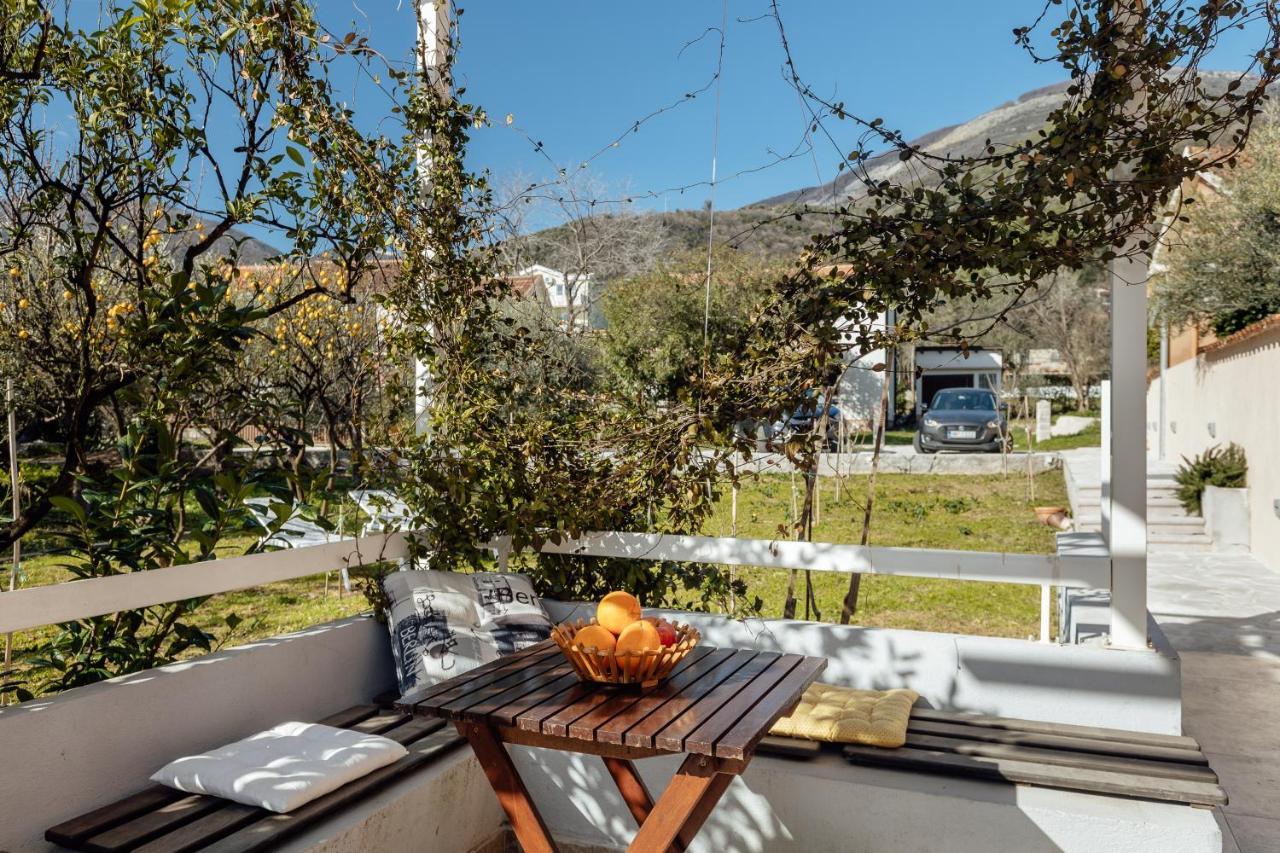 Stylish Mini-House With Garden & Beach Биела Экстерьер фото