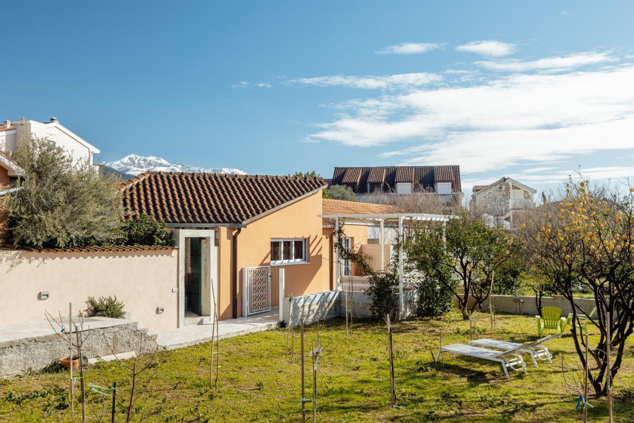 Stylish Mini-House With Garden & Beach Биела Экстерьер фото