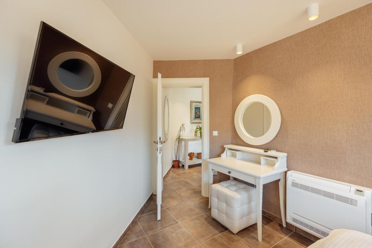 Stylish Mini-House With Garden & Beach Биела Экстерьер фото