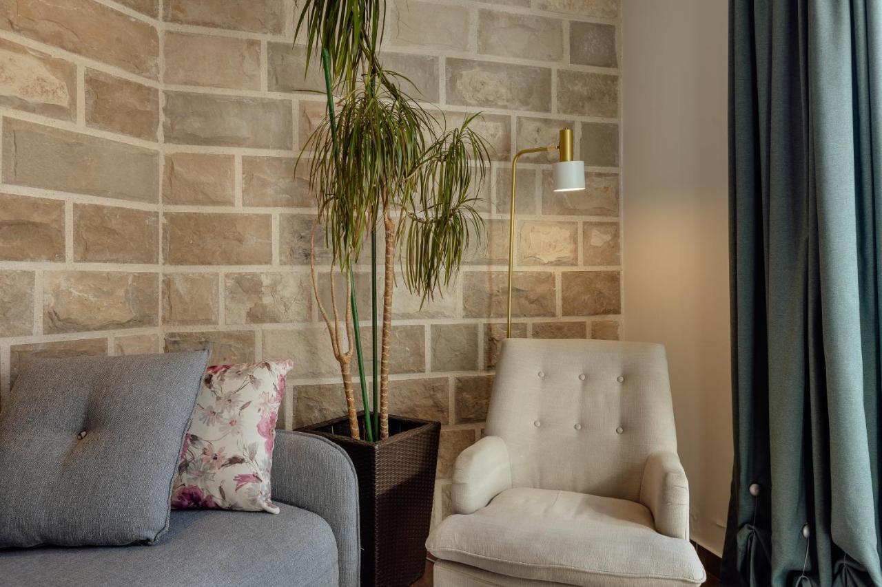 Stylish Mini-House With Garden & Beach Биела Экстерьер фото