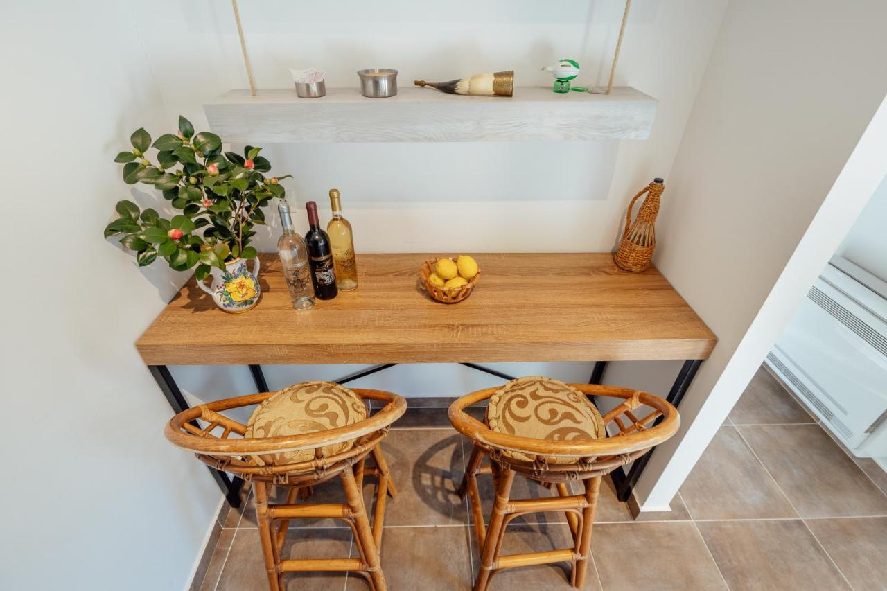 Stylish Mini-House With Garden & Beach Биела Экстерьер фото