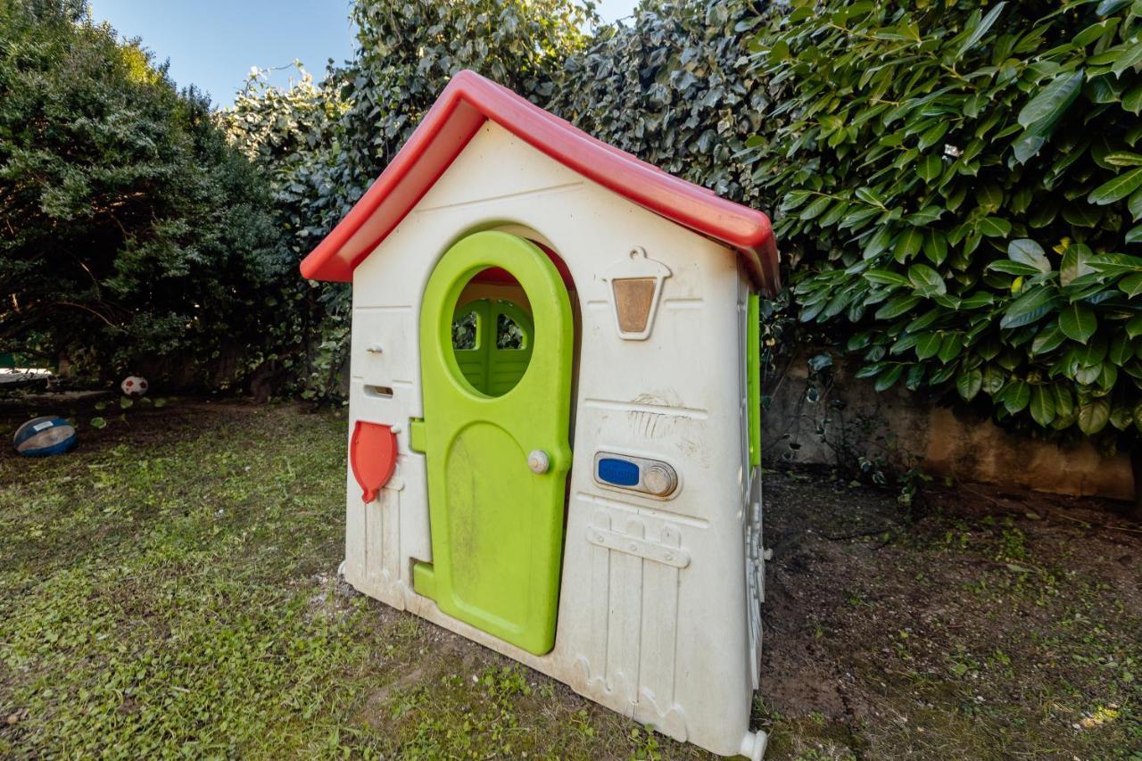 Stylish Mini-House With Garden & Beach Биела Экстерьер фото