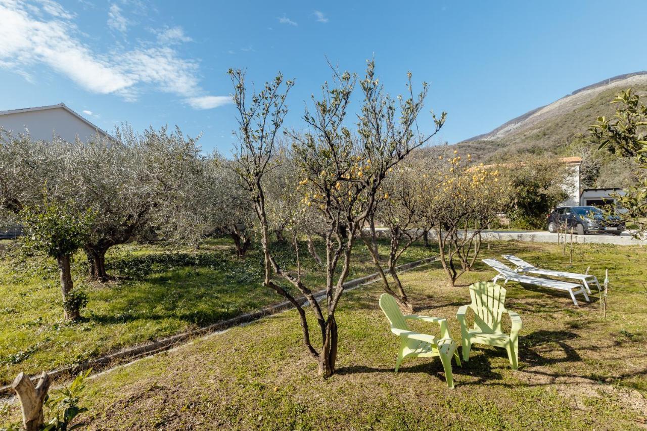 Stylish Mini-House With Garden & Beach Биела Экстерьер фото
